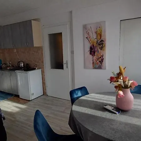 Happiness Center Appartement *